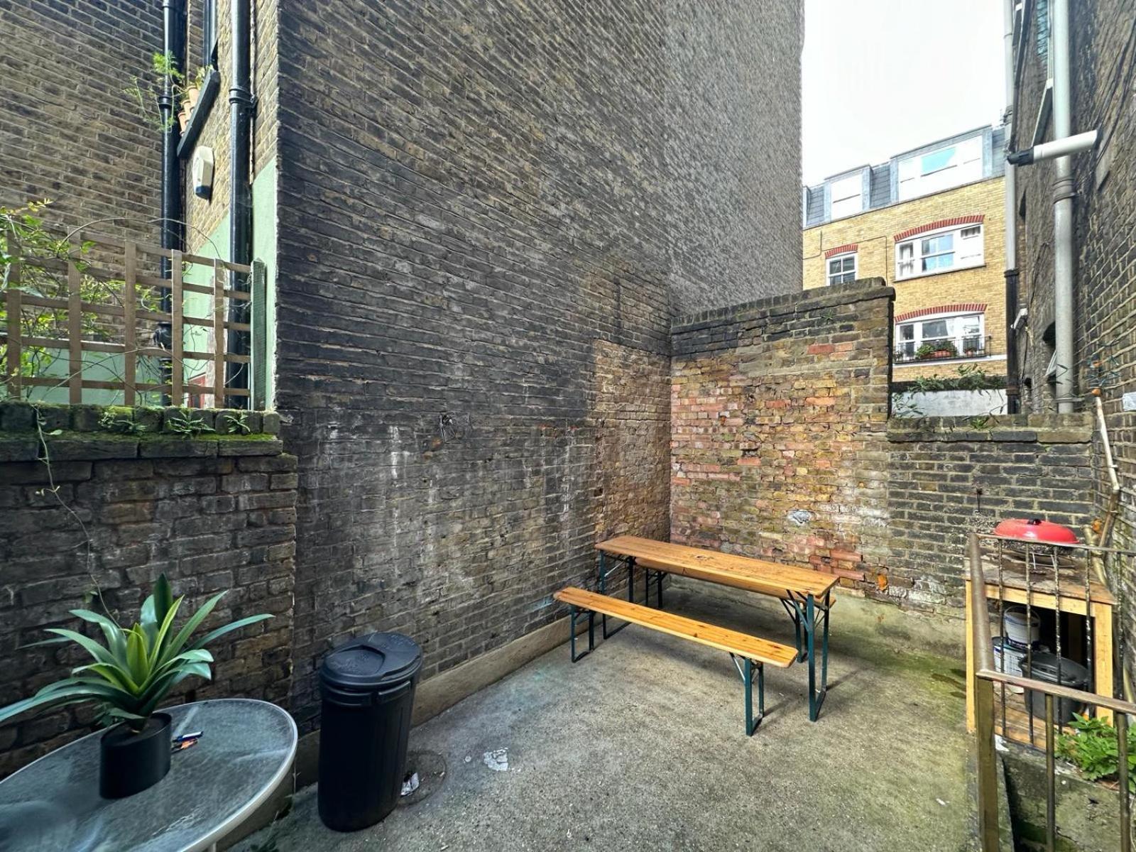 Whitechapel Station Rooms London Exteriör bild